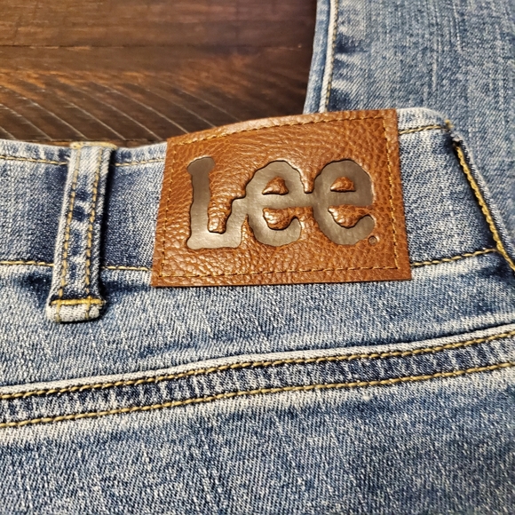 Lee Motion Stretch Straight Fit Tapered Leg Jean - Picture 8 of 11